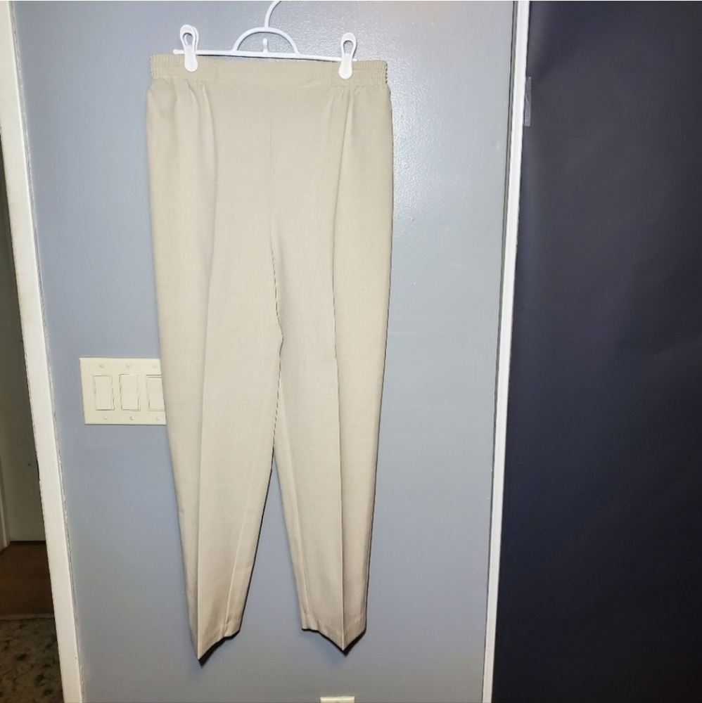 Bend Orer womans pants 8 short.